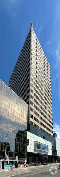 2300 Yonge St, Toronto, ON for lease - Building Photo - Image 3 of 33