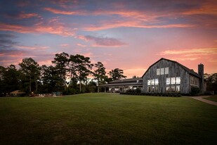 The Historic Hill House & Farm - Motel