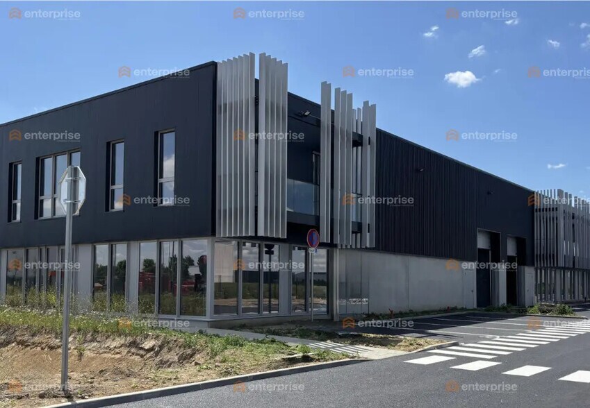 Flex in Avelin for sale - Building Photo - Image 3 of 4