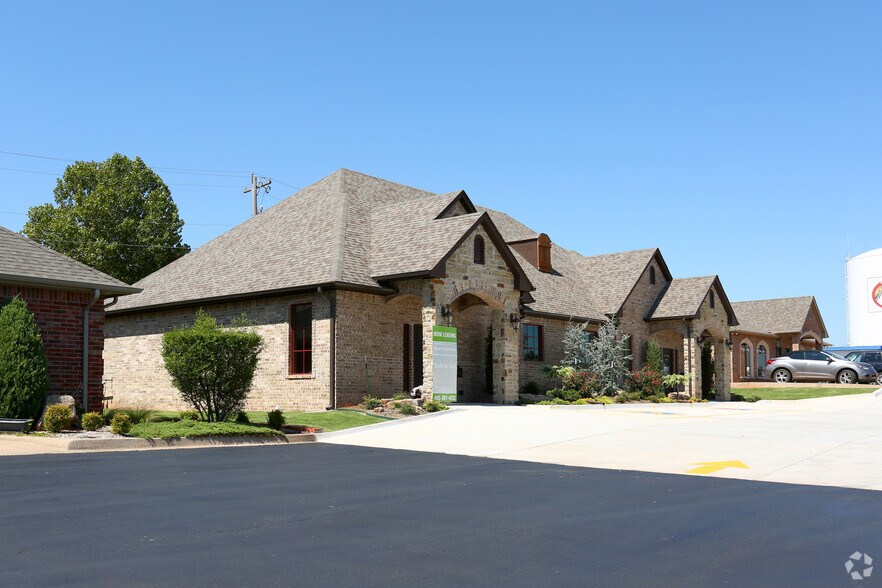 1213 N Green Ave, Purcell, OK for lease - Primary Photo - Image 2 of 9