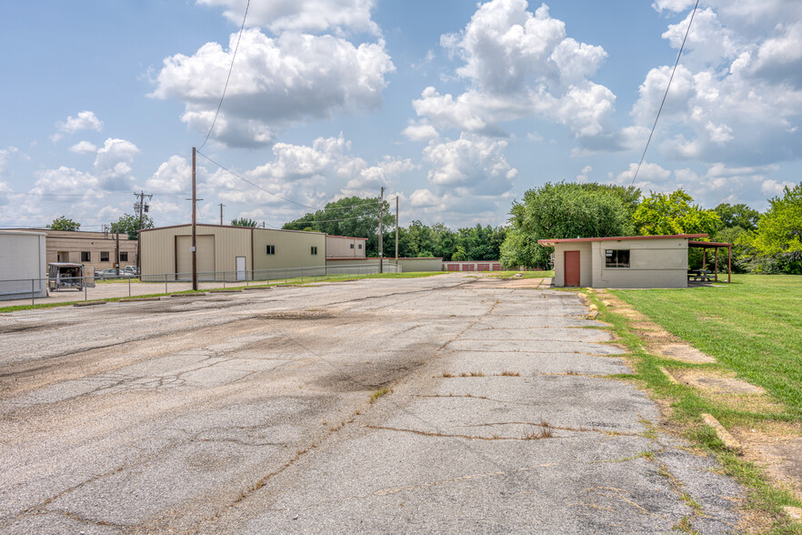 5922 Texoma Pky, Sherman, TX for lease - Building Photo - Image 3 of 18