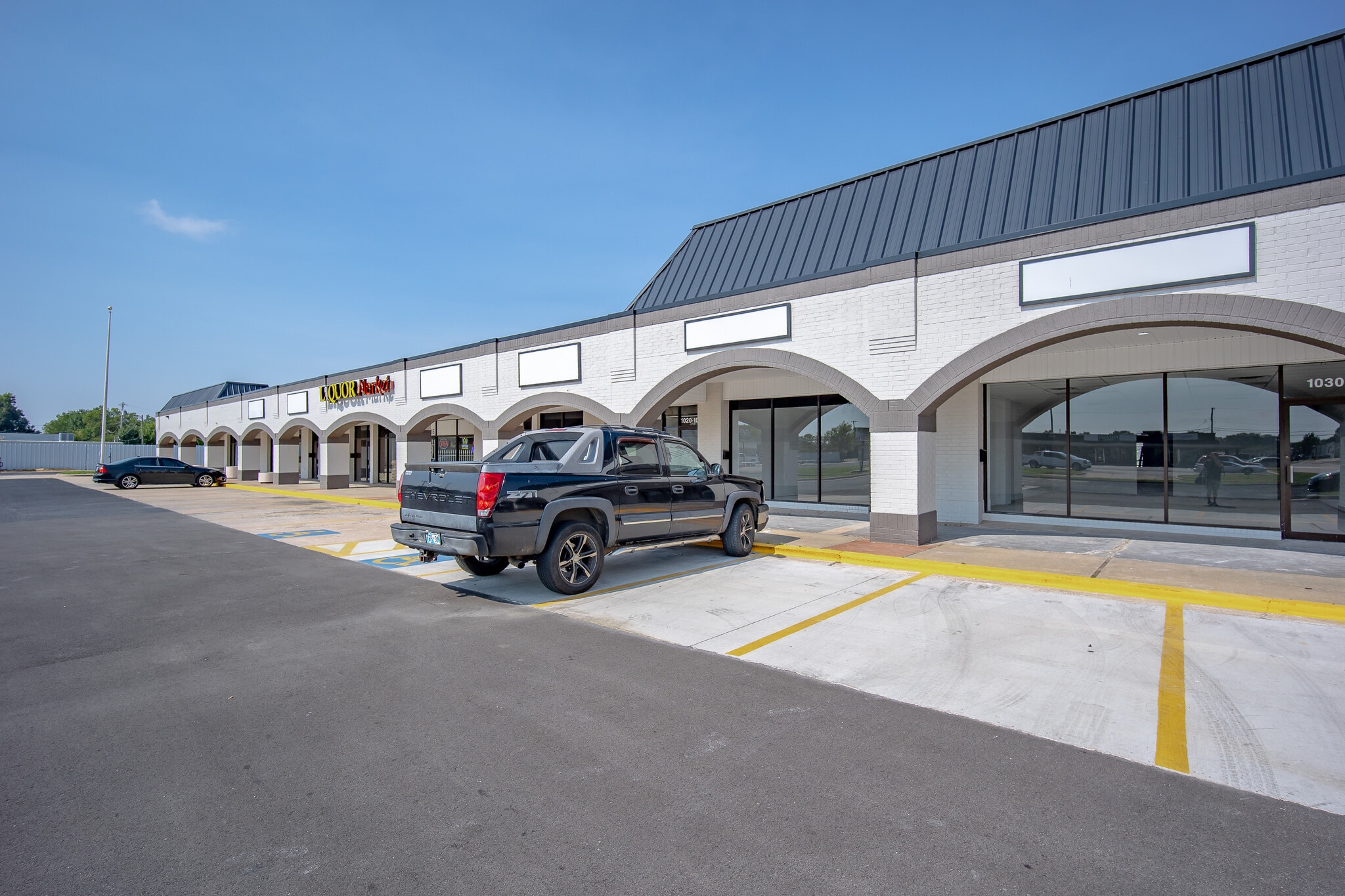 1010-1050 N Flood Ave, Norman, OK for lease Interior Photo- Image 1 of 9