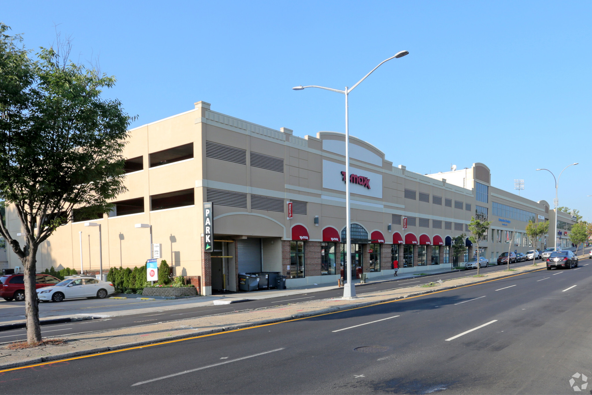 17660 Union Tpke, Fresh Meadows, NY for lease Primary Photo- Image 1 of 4