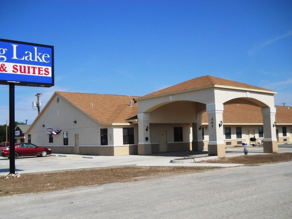 202 E 2nd St, Big Lake, TX for sale Primary Photo- Image 1 of 1