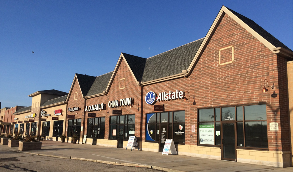 1280-1300 Brown St, Oconomowoc, WI for lease - Building Photo - Image 2 of 4