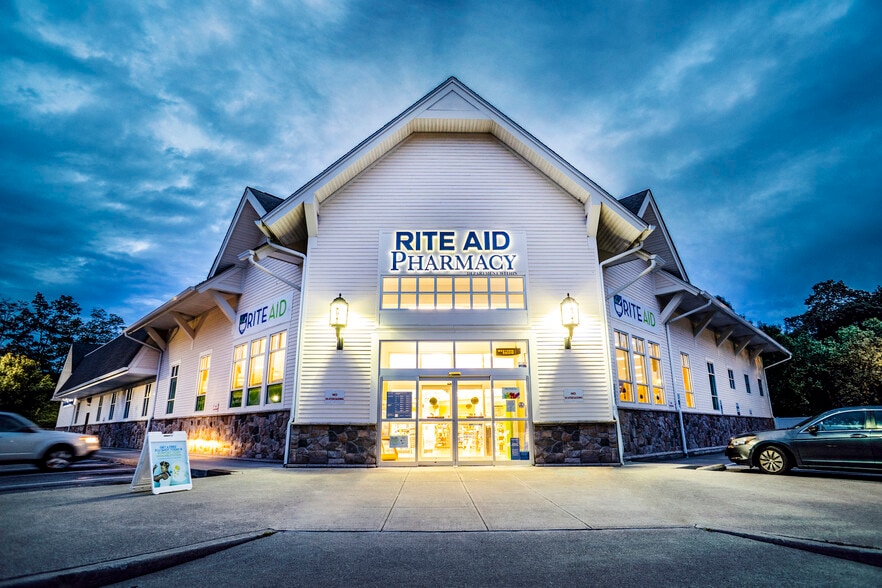 1 Crum Elbow Rd, Hyde Park, NY for lease - Building Photo - Image 2 of 4