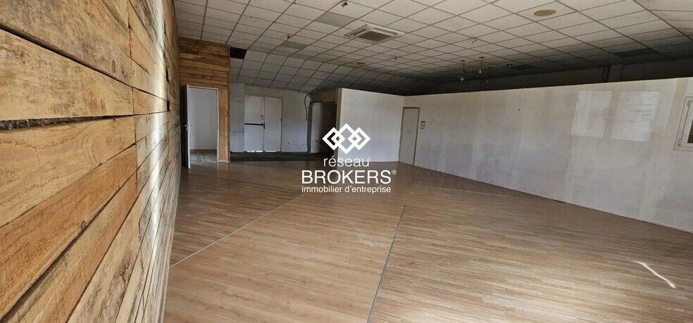 Retail in Le Cendre for lease - Interior Photo - Image 3 of 17