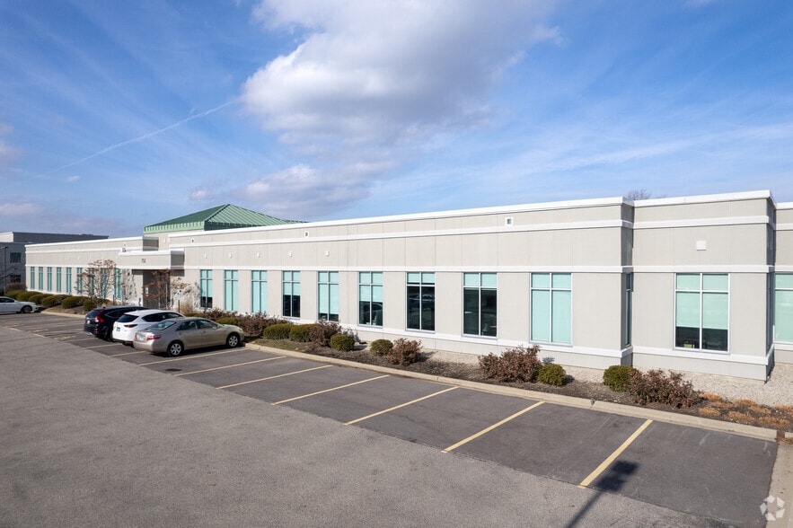750 Estate Dr, Deerfield, IL for lease - Building Photo - Image 2 of 4