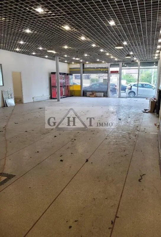Retail in Morsang-sur-Orge for lease Interior Photo- Image 1 of 4
