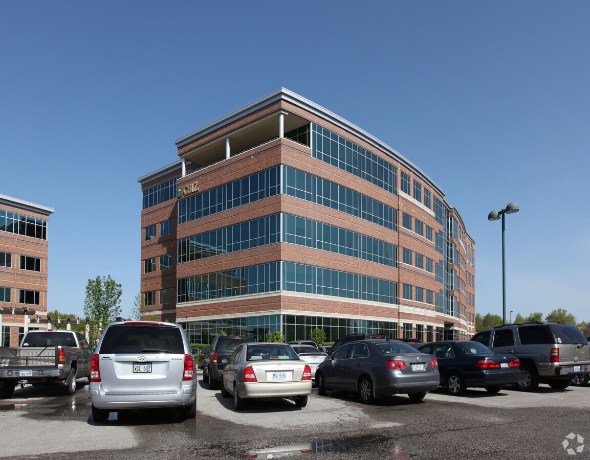 11440 Tomahawk Creek Pky, Leawood, KS 66211