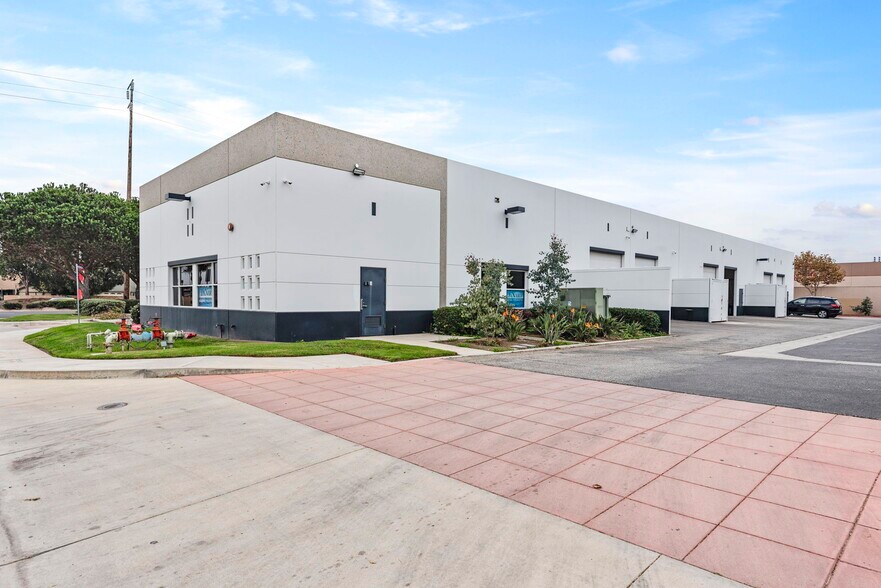 2101 S Rose Ave, Oxnard, CA for sale - Building Photo - Image 2 of 7