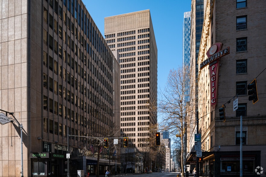 1215 4th Ave, Seattle, WA for lease - Building Photo - Image 3 of 4