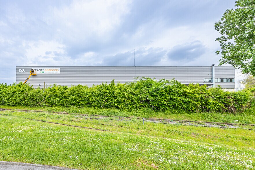 1-5 Route Du Bassin 6, Gennevilliers for lease - Building Photo - Image 3 of 4