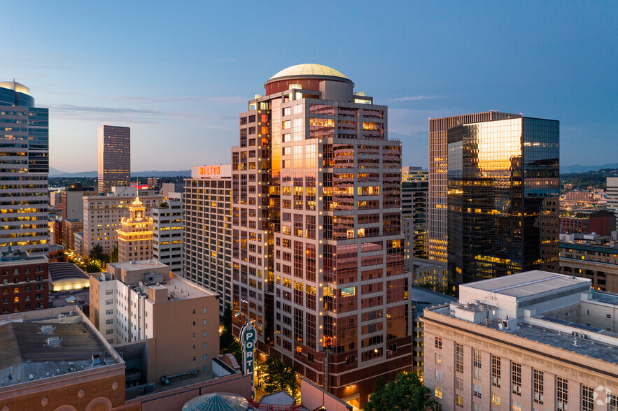 1000 SW Broadway, Portland, OR for lease - Building Photo - Image 1 of 3