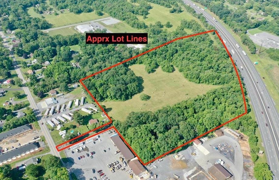 Rock Cliff Dr, Martinsburg, WV 25401