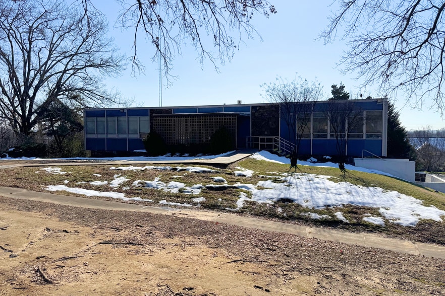 201 E Roosevelt Rd, Little Rock, AR for sale - Building Photo - Image 2 of 17