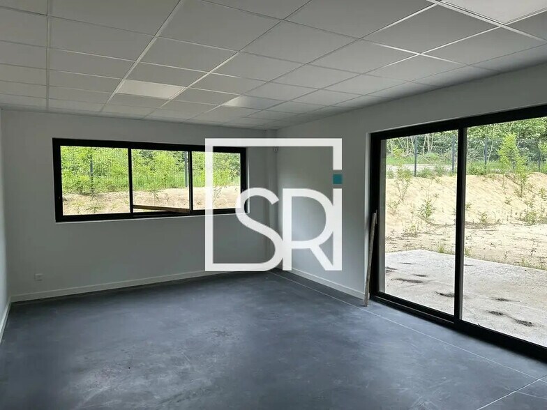 Industrial in Lezoux for sale - Building Photo - Image 2 of 10