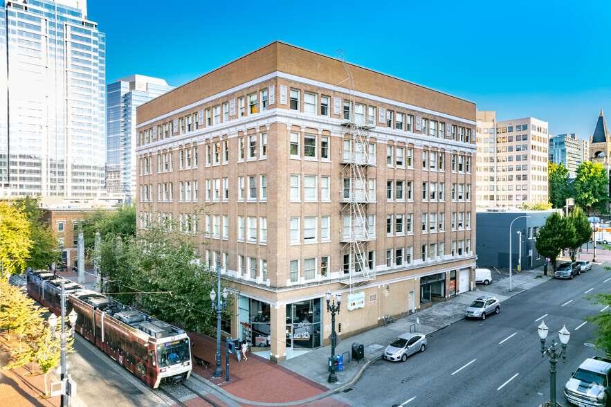 1127-1140 SW Morrison St, Portland, OR for lease - Building Photo - Image 1 of 14