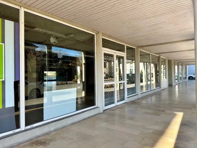 Retail in Corrèze for sale - Lobby - Image 2 of 5