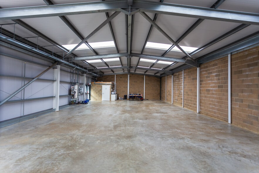 Maybank Business Park, London for lease - Interior Photo - Image 3 of 5