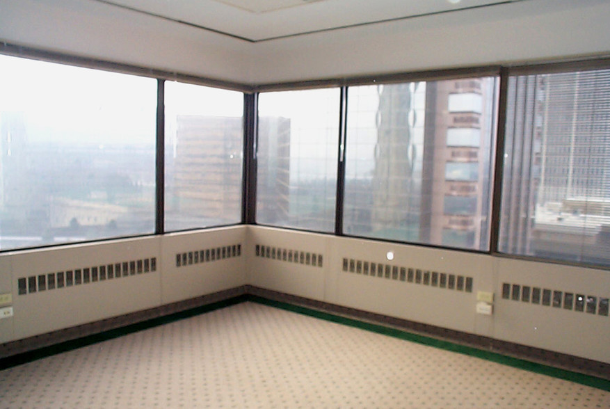 1350 Main St, Springfield, MA for lease - Interior Photo - Image 3 of 49