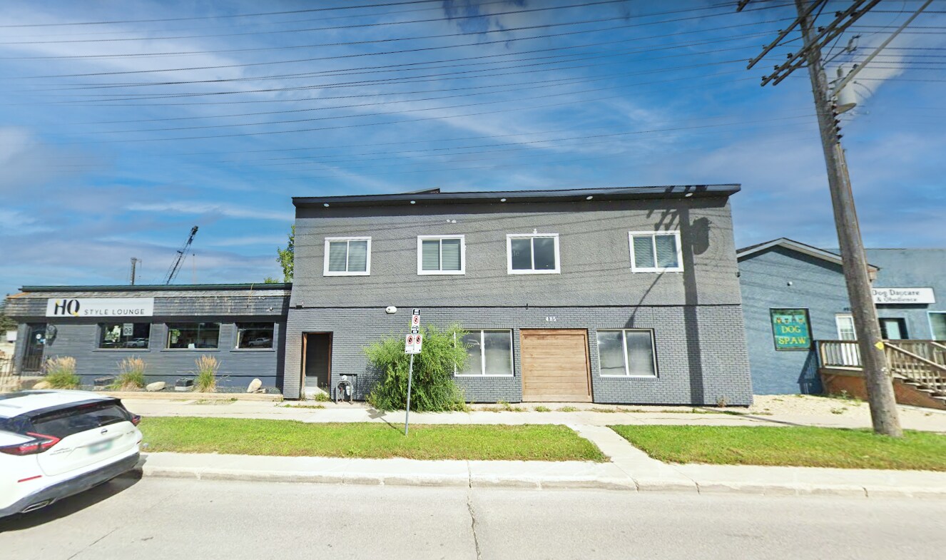 483 St Anne's Rd, Winnipeg, MB R2M 3E2