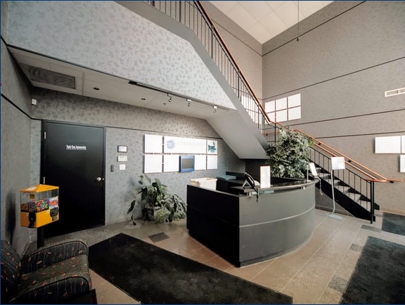 1219 Corporate Dr, Burlington, ON for lease - Lobby - Image 2 of 6