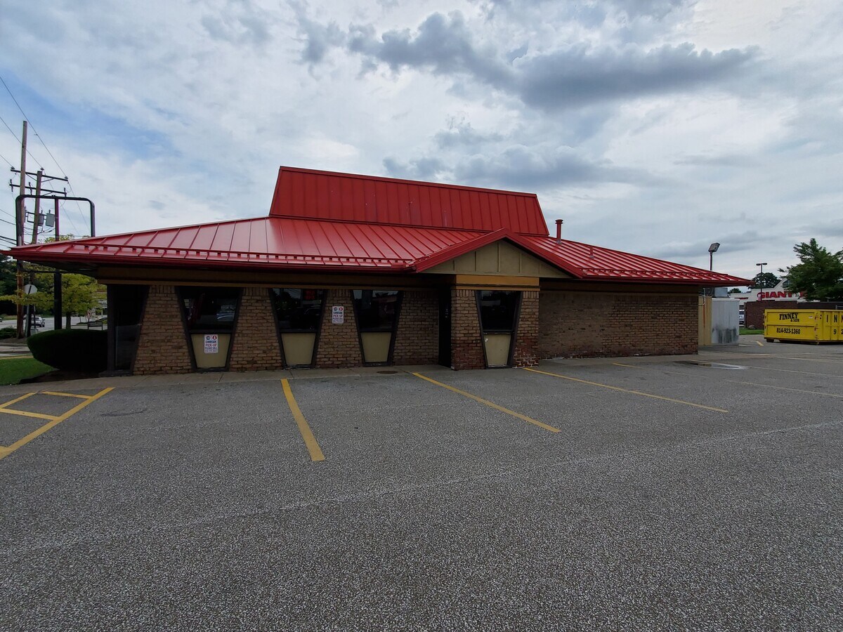 9155 W Ridge Rd, Girard, PA 16417