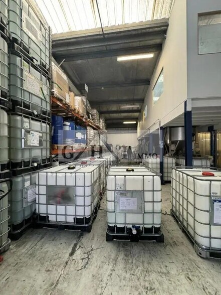 Industrial in Montigny-le-Bretonneux for sale - Interior Photo - Image 2 of 7