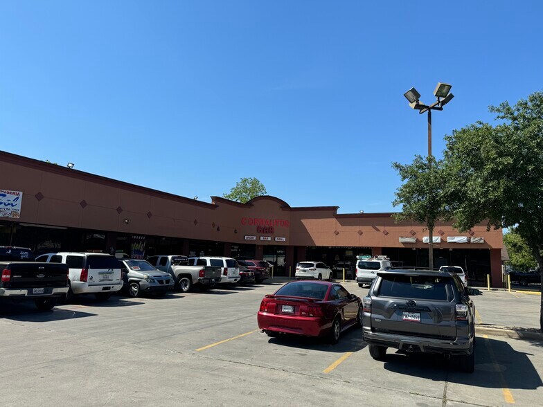 25 Berry Rd, Houston, TX 77022 Berry Center