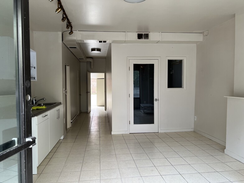 36-15 33rd St, Astoria, NY for lease - Building Photo - Image 3 of 3