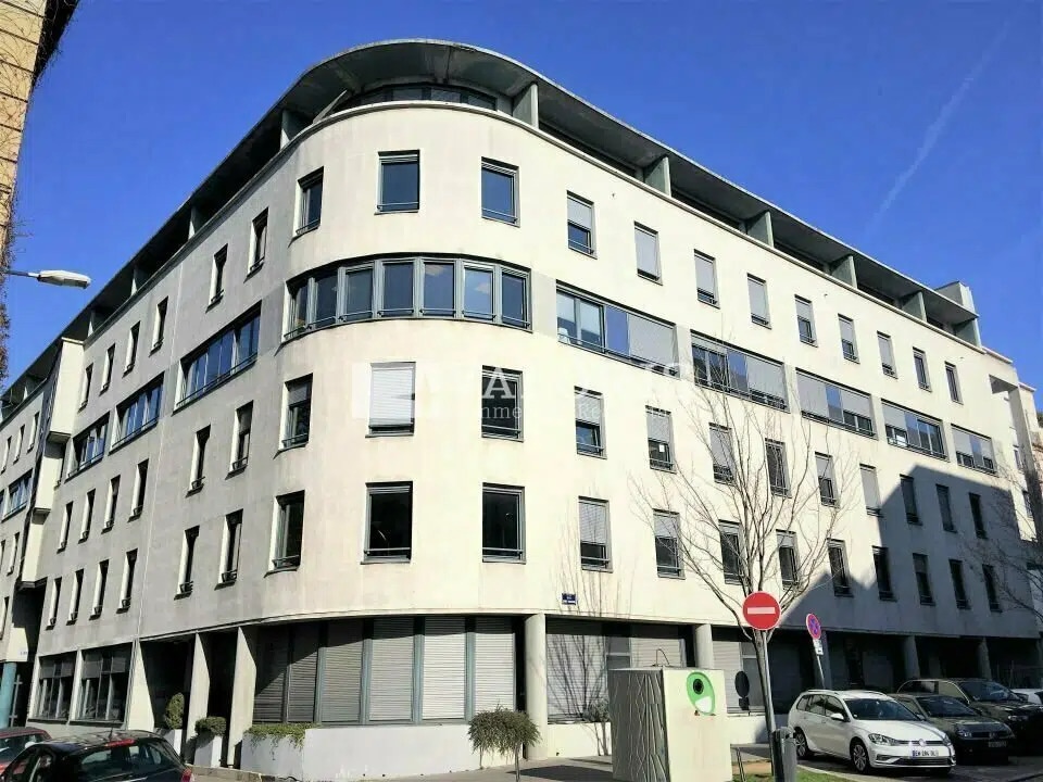 Office in Lyon for lease Building Photo- Image 1 of 3