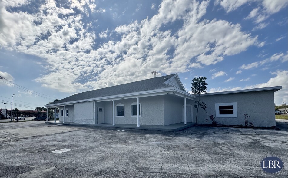 2625 N Courtenay Pky, Merritt Island, FL for lease - Building Photo - Image 2 of 12