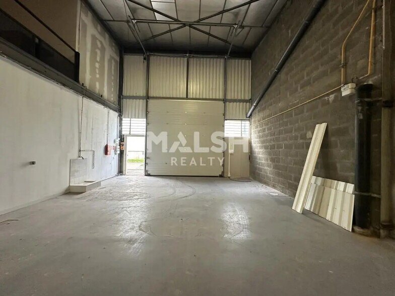 Flex in Genay for lease - Interior Photo - Image 2 of 11