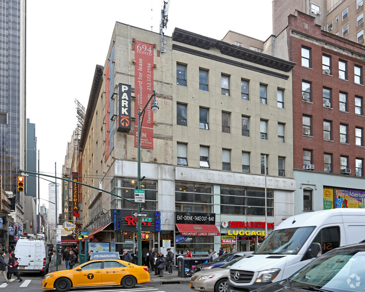 262-268 W 44th St, New York, NY for lease - Primary Photo - Image 1 of 9