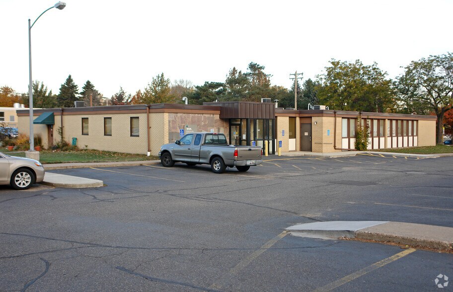 2716 Upper Afton Rd, Maplewood, MN for sale - Primary Photo - Image 1 of 1