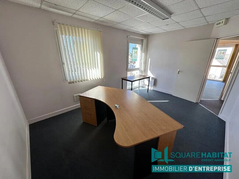 Office in Saint-Avertin for lease - Interior Photo - Image 3 of 10
