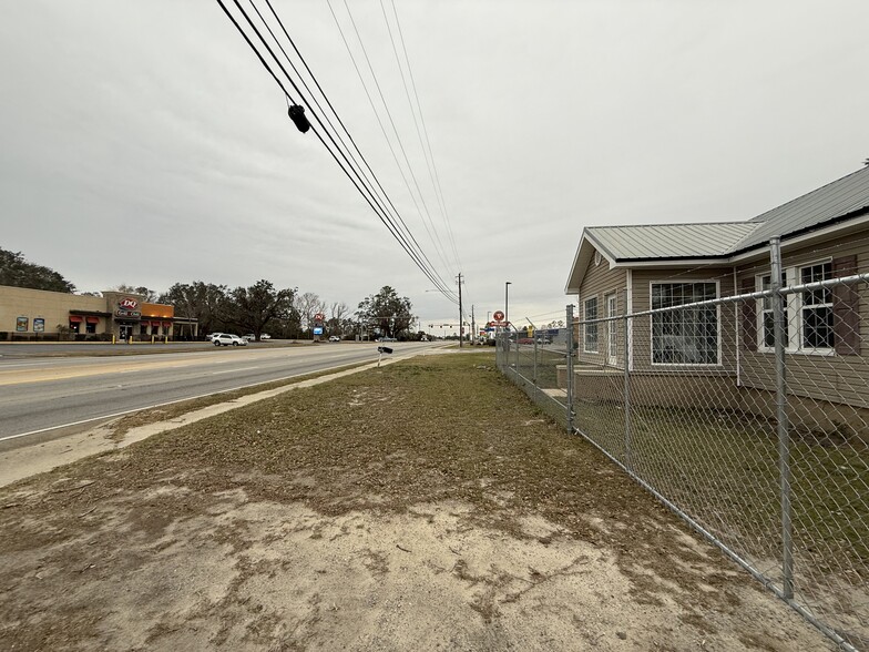 66 W Coffee St, Hazlehurst, GA for sale - Building Photo - Image 2 of 8