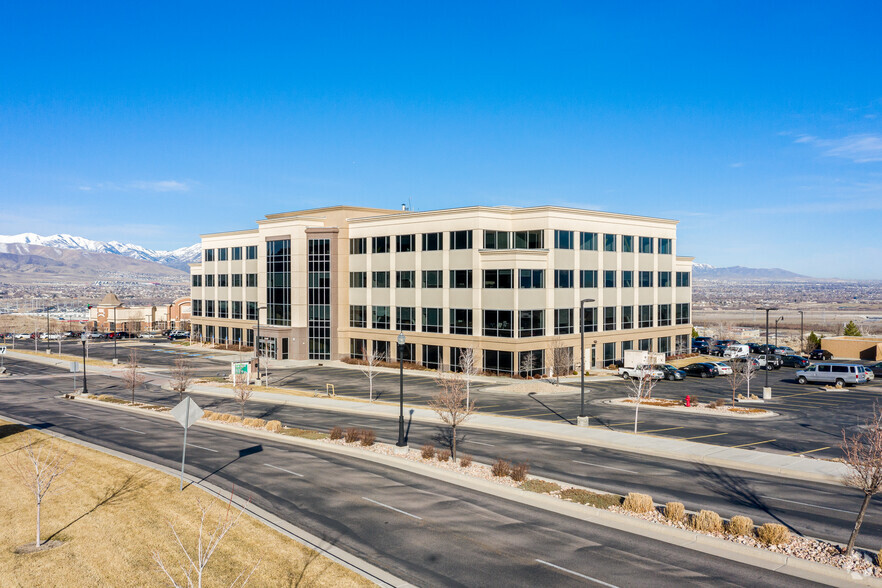 25 E Scenic Pointe Dr, Draper, UT for lease - Building Photo - Image 1 of 8