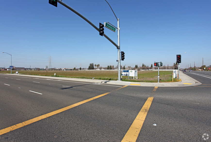 8374 Bradshaw Rd, Sacramento, CA for lease - Primary Photo - Image 1 of 3