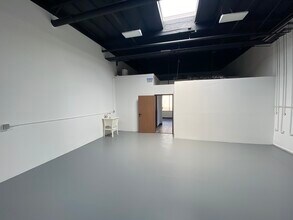 1422 S Allec St, Anaheim, CA for lease Interior Photo- Image 1 of 7