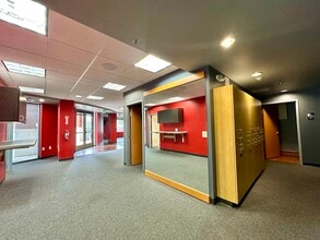 7650 SE 27th St, Mercer Island, WA for lease Interior Photo- Image 2 of 5