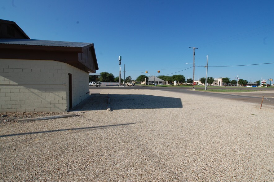 201 W 1st St, Idalou, TX 79329 Office for Sale