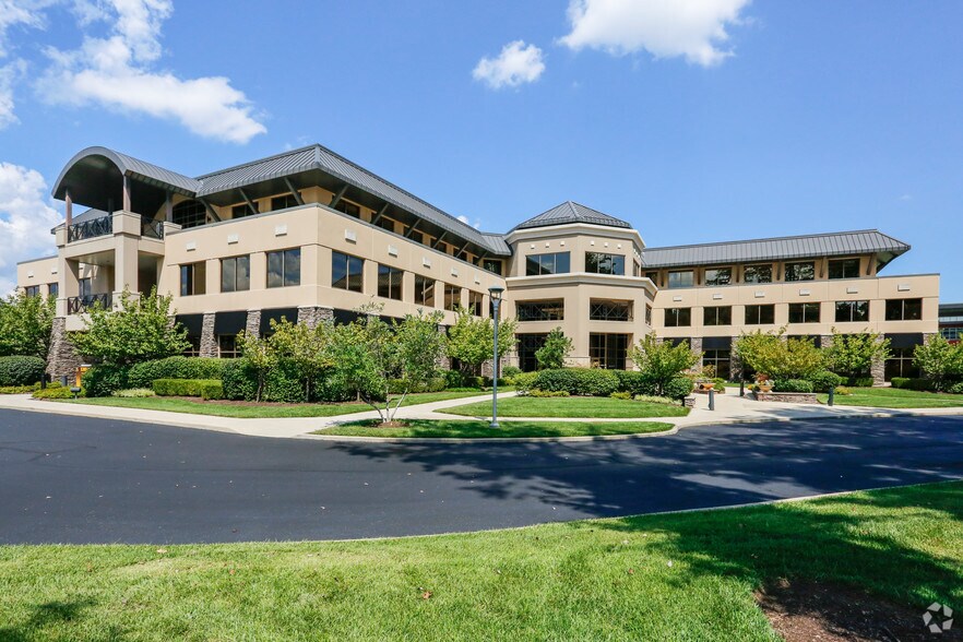 9349 Waterstone Blvd, Cincinnati, OH for lease - Building Photo - Image 1 of 21