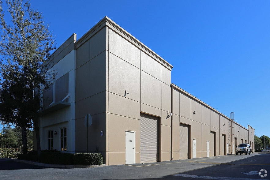 999 Stinson Way, West Palm Beach, FL for lease - Building Photo - Image 2 of 10