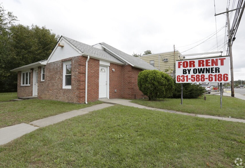 2695 Middle Country Rd, Lake Grove, NY 11755