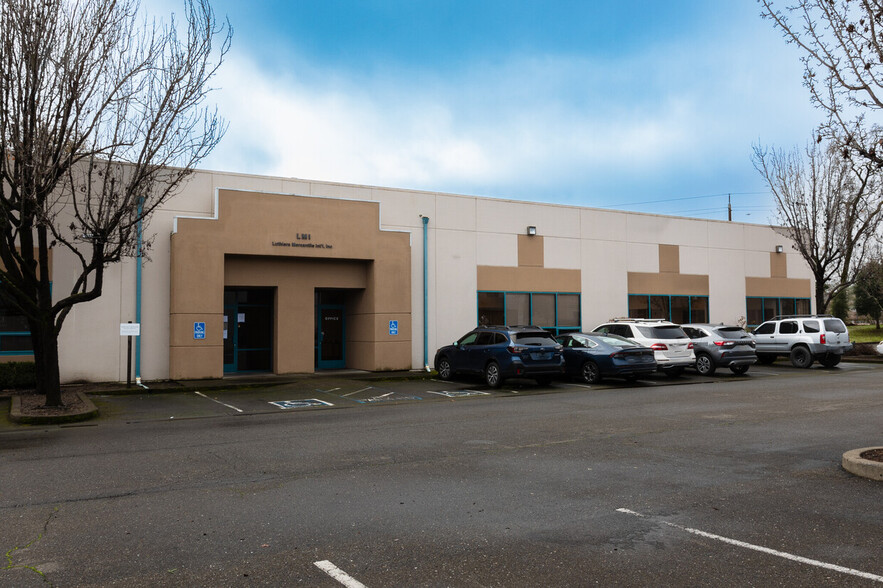 7975 Cameron Dr, Windsor, CA for lease - Building Photo - Image 2 of 16