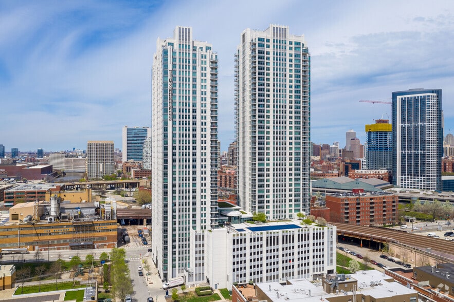 555 W Kinzie St, Chicago, IL for lease - Primary Photo - Image 2 of 114