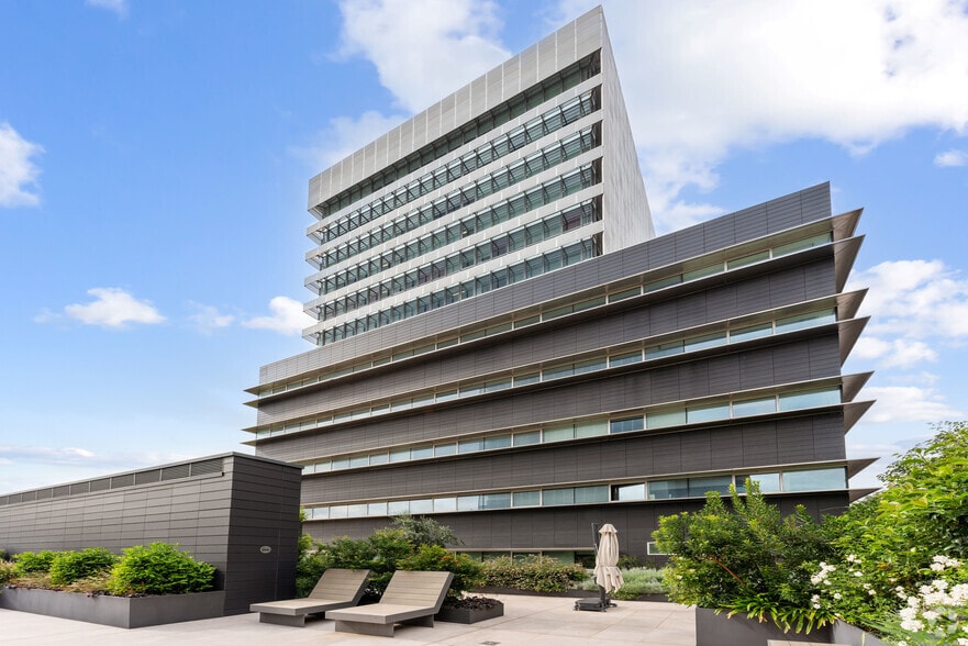 Calle de Titán, 8, Madrid, Madrid for lease - Building Photo - Image 3 of 9