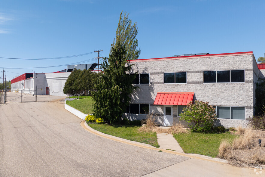 302 Ashfield St, Belding, MI for lease - Primary Photo - Image 1 of 8